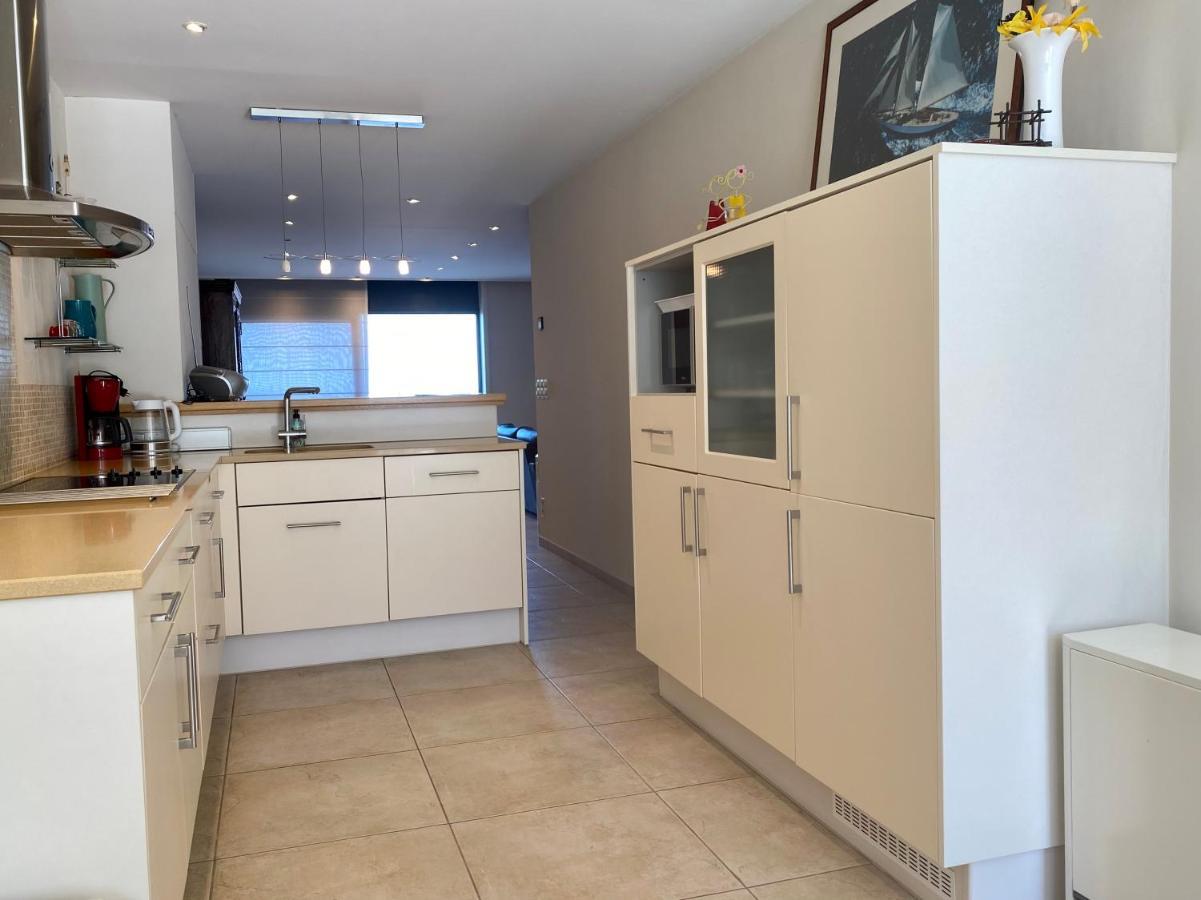 Deluxe Apartment With Shared Pool أوستيند المظهر الخارجي الصورة