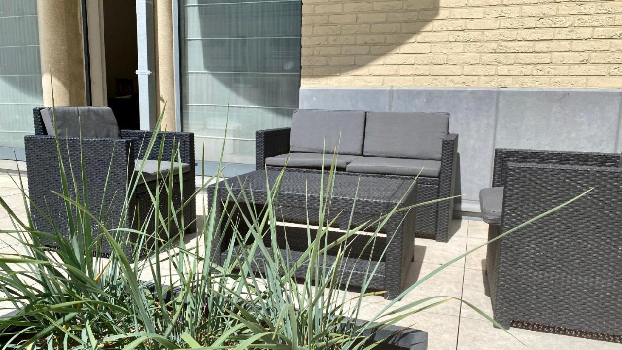 Deluxe Apartment With Shared Pool أوستيند المظهر الخارجي الصورة