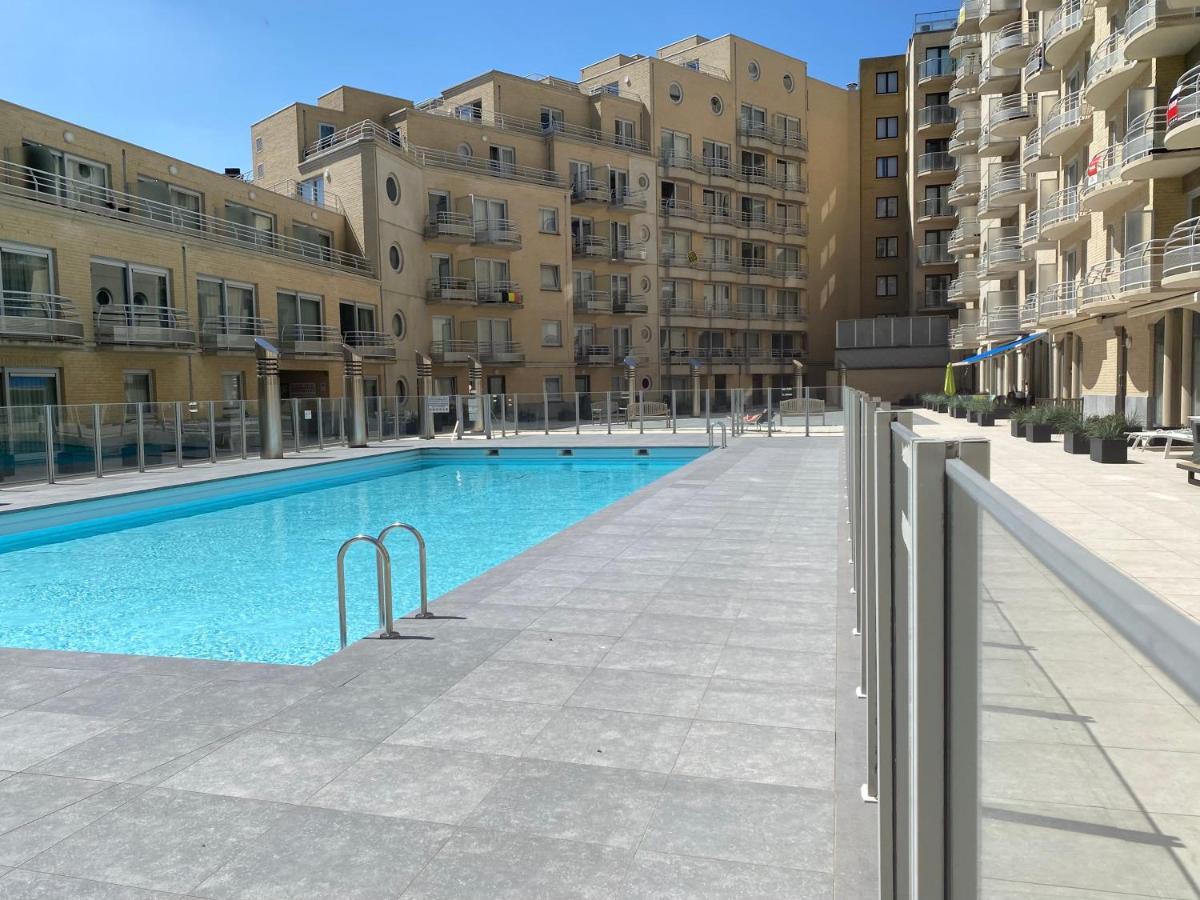 Deluxe Apartment With Shared Pool أوستيند المظهر الخارجي الصورة
