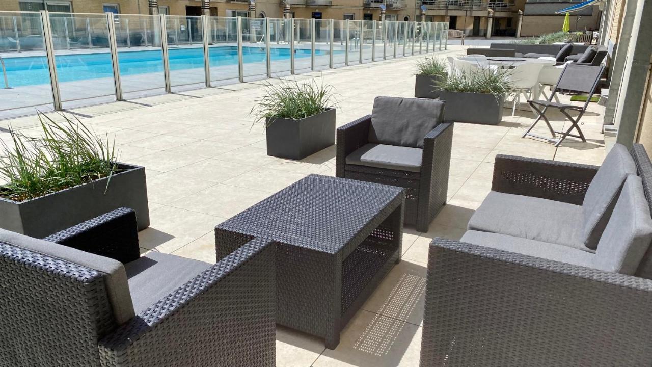Deluxe Apartment With Shared Pool أوستيند المظهر الخارجي الصورة
